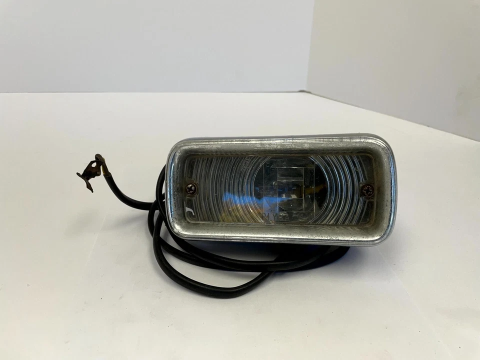 Lámpara de luz de estacionamiento suburbana Plymouth Belvedere Savoy 1955 1689819 nueva de stock Foto 4 de 4