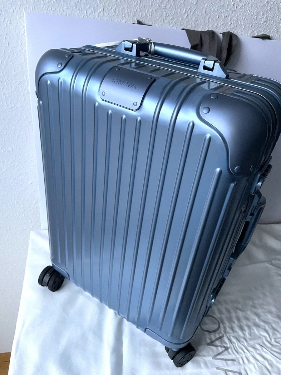 RIMOWA Carry-Ons 19