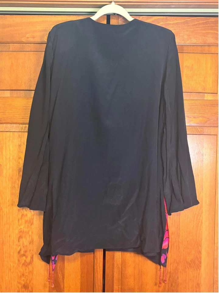 Diane Gilman Top V-Neck 100% Silk Sequin Floral Animal Print Black Red Women's L - Image 4 of 4