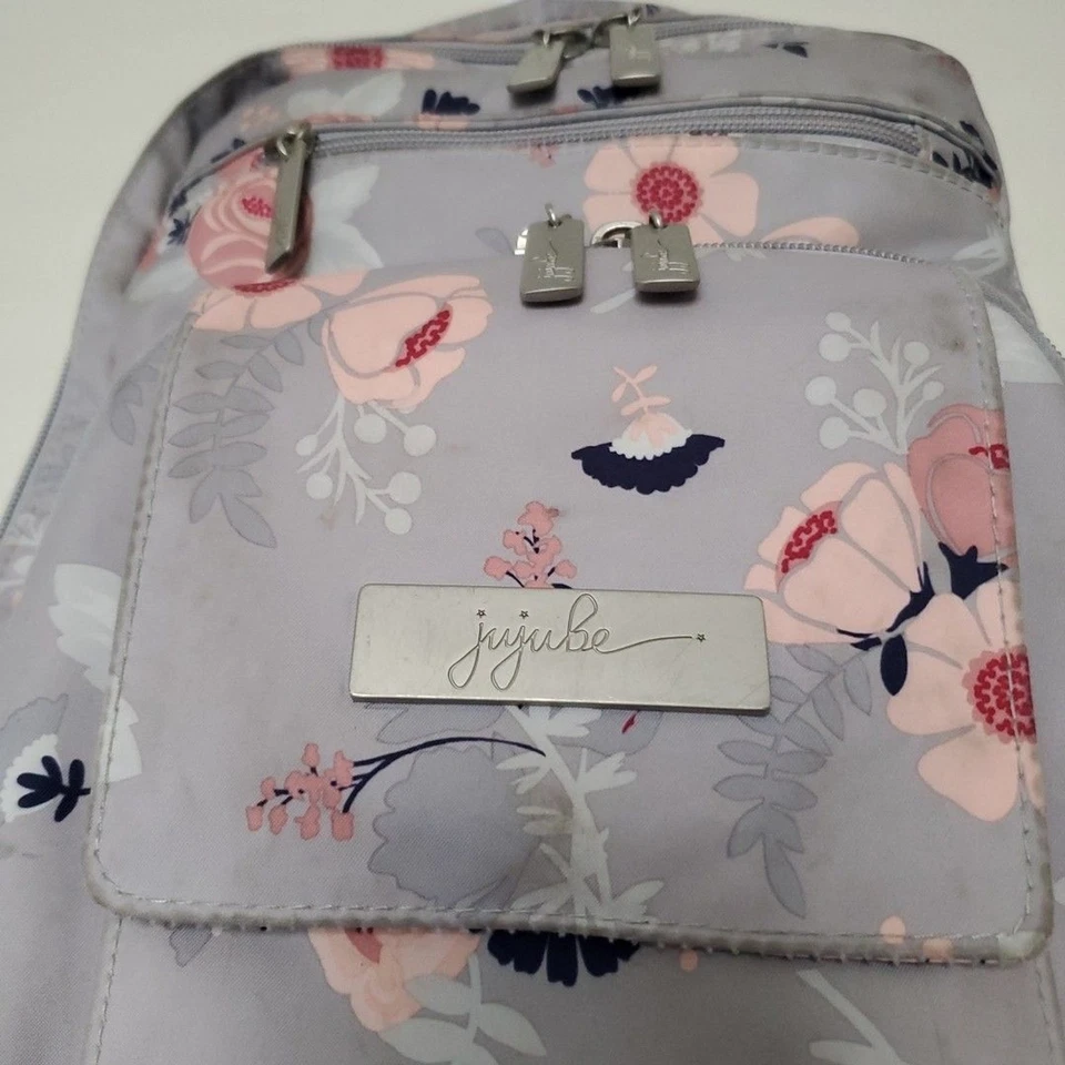 Рюкзак для подгузников многофункциональный JuJuBe Be Right Back цветочный серый карман на молнии - Изображение 2 из 4