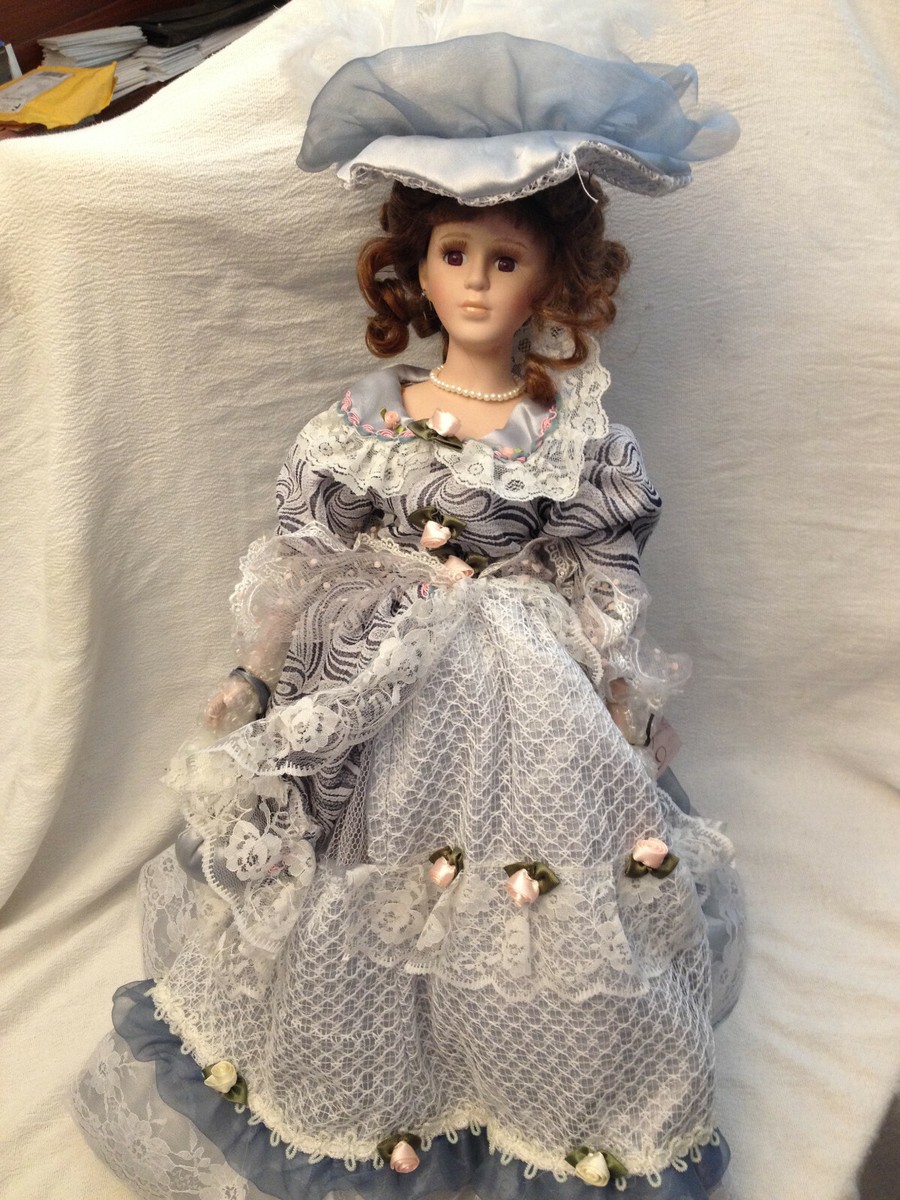 VINTAGE J.A. DESIGNS PORCELAIN DOLL w/HAT & HANDBAG 22