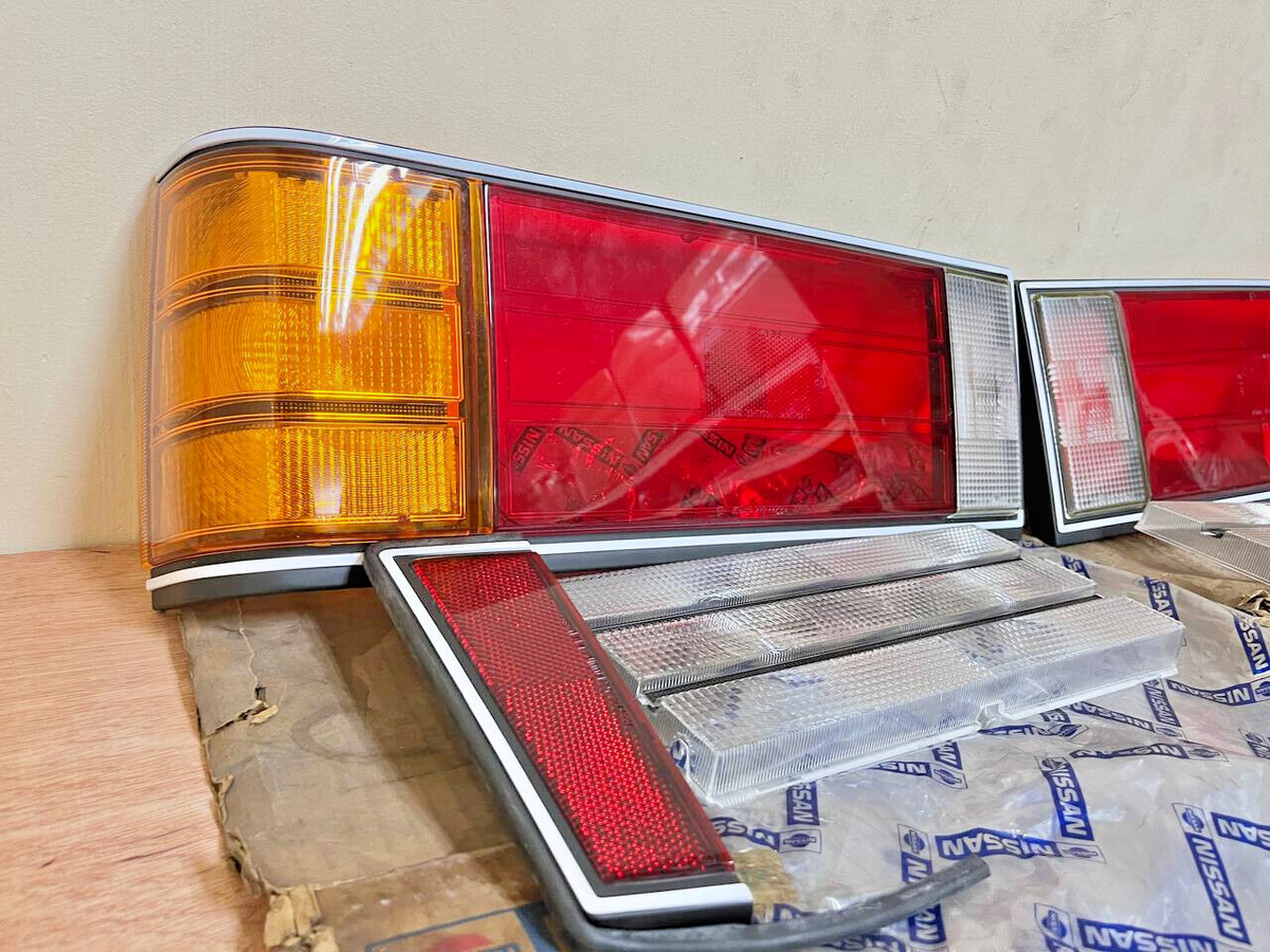 NISSAN DATSUN BLUEBIRD 910 COUPE/SEDAN 1979-83 GENUINE NOS TAIL