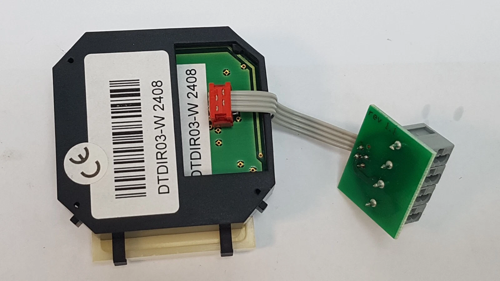 Back of the Domintell DTDIR03-W module with ribbon cable to the bus connection board