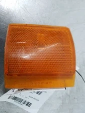 Passenger Corner/Park Light Side Marker Lower Fits 94-02 GMC 3500 PICKUP 183942