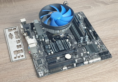 Gigabyte GA-78LMT-USB3 Mainboard +AMD ATHLON XP 2800+ 4GB RAM DDR3 +I/O-Shield