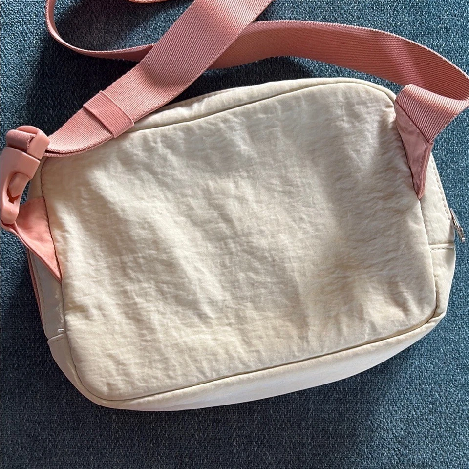 Thirty-One Cream Crossbody Sling Bag with Pink Details EUC - Image 3 of 4