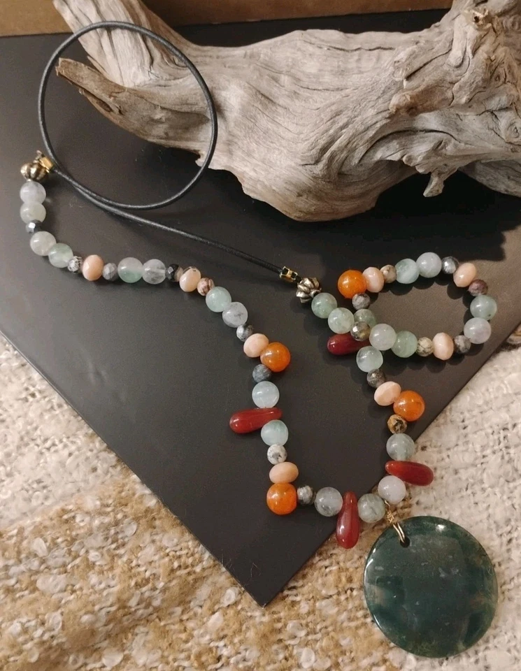 Colgante redondo de ágata musgo y cuentas de piedra natural real en collar de cuero de 26"! Foto 2 de 4