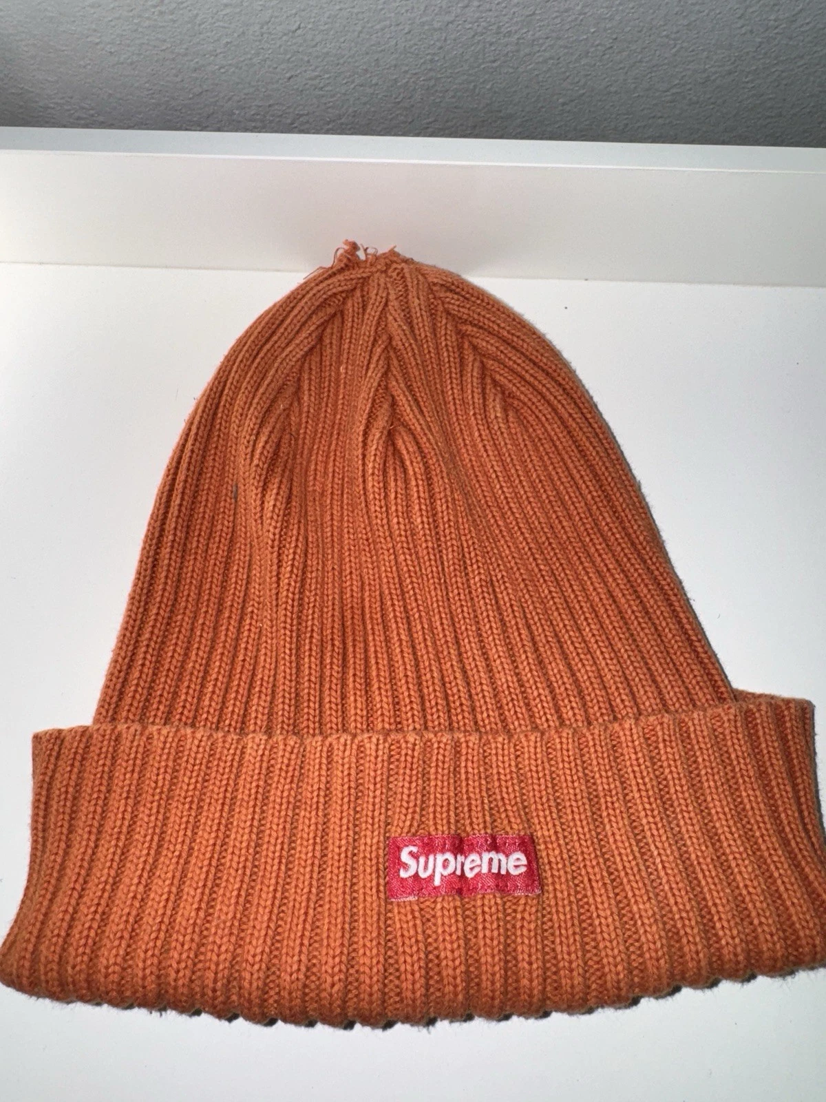 Bonnet surteint couleur rouille suprême OS taille unique SS19 petite boîte logo
