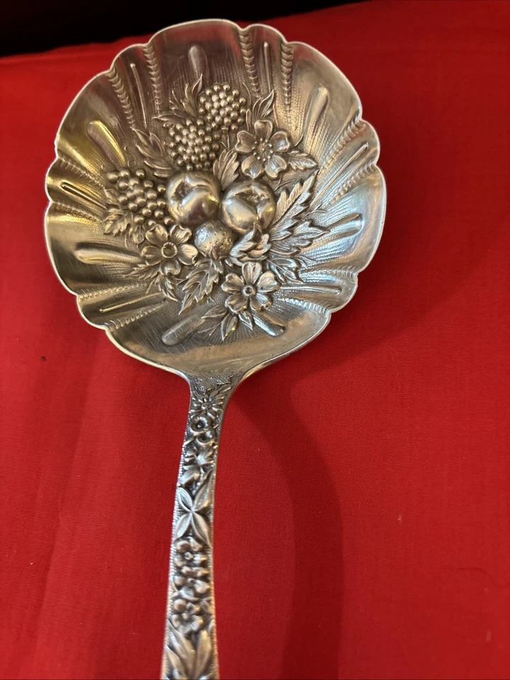 CUCHARA GRANDE BAYAS S. KIRK & SON REPOUSSE ESTERLINA 9 1/4" Foto 2 de 4