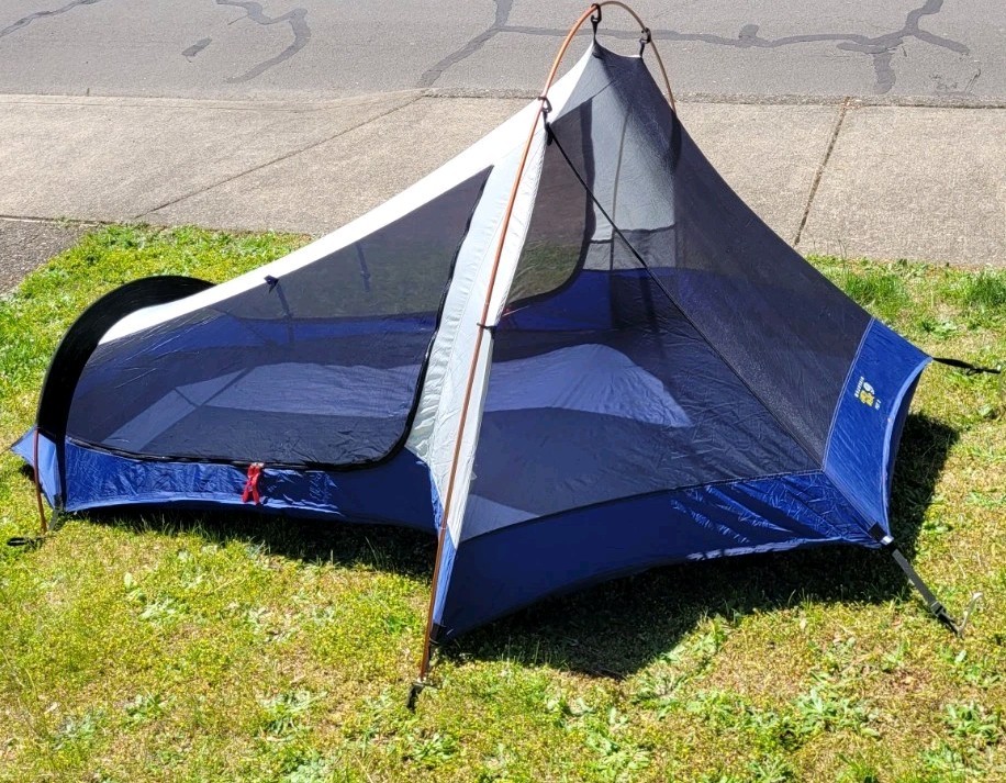 Person Mountain Hardwear Tents Mountain Hardwear Aspect Tent: - Main Image