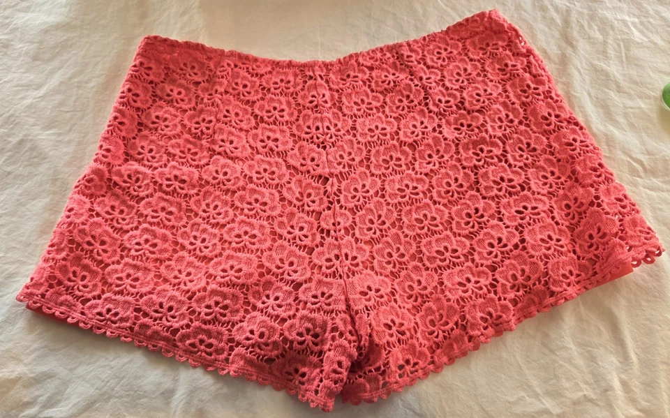 Pantalones Cortos Jennifer Lopez Poliéster Con Superposición de Crochet Talla 10 Cremallera Lateral Usados en Excelente Condición Coral  Foto 2 de 4