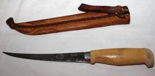 VINTAGE J MARTTINI FINLAND HAND ENGRAVED FILET FISHING KNIFE W/ LEATHER POUCH