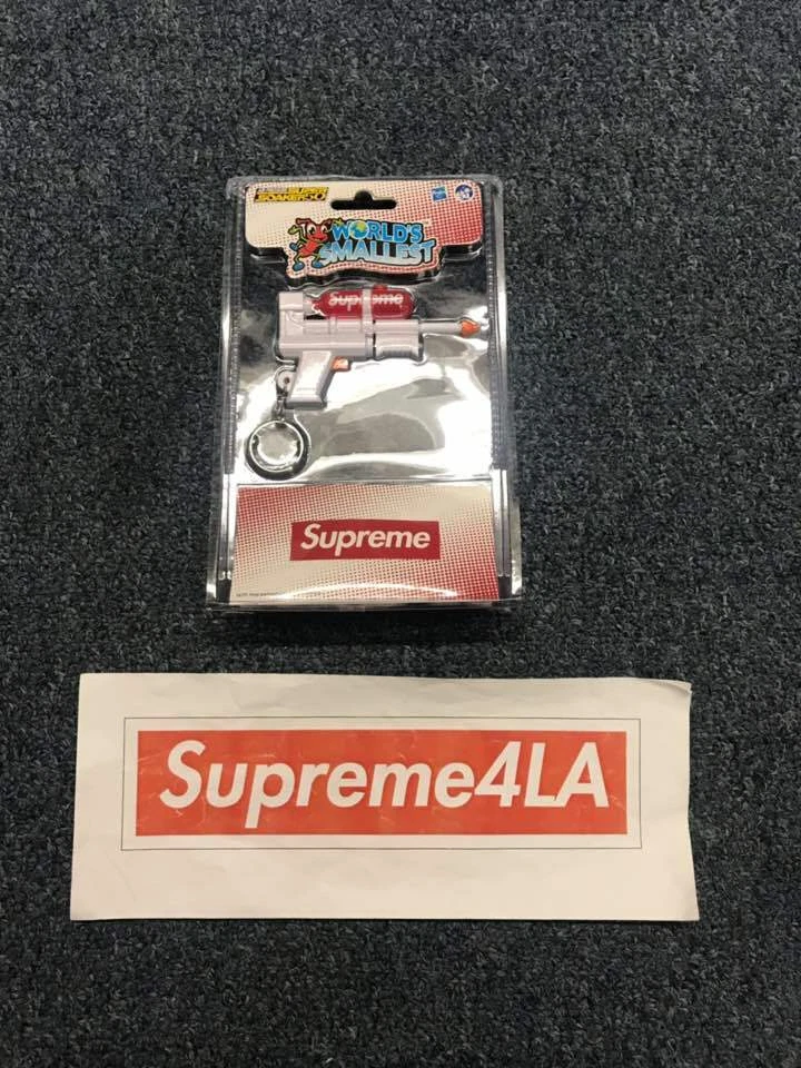 Porte clés Supreme 19S/S Super Soaker 50 Water Blaster 1000% authentique à la main