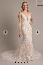 Gorgeous Davids Bridal Wedding Dress Size 14
