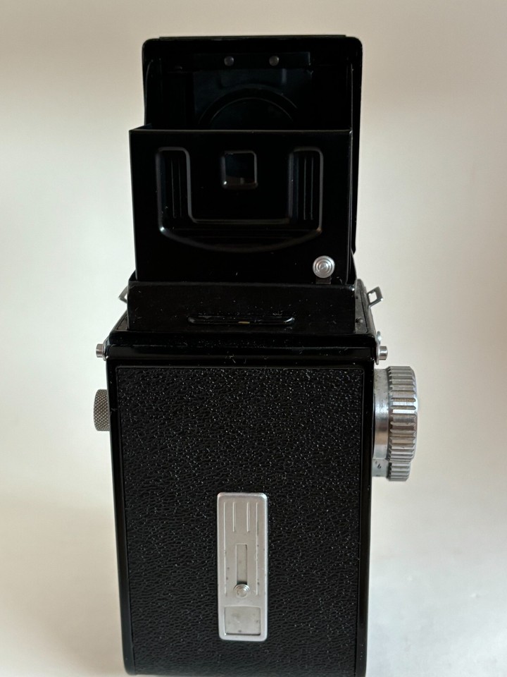 Wardflex Camera Black 6x6 TLR Telmer 80mm f/3.5 Lens with case near