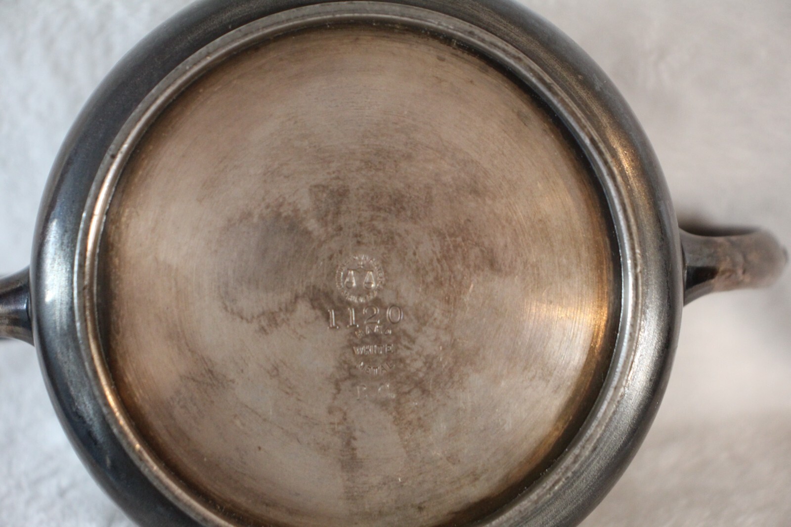 etched  Silver Sugar Bowl Middletown Plate Co. Quadruple plated marked 1120