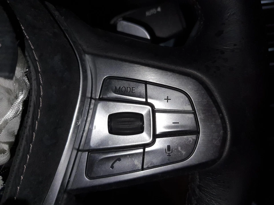 2016-2020 BMW 750i Black Steering Wheel w/Cruise Control & Paddle Shifters - Imagem 4 de 4