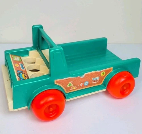 Vintage Fisher Price Little People Play Family Camper 994 Green Truck Pull Toy