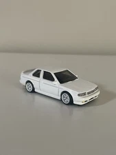 Hot Wheels Unspun 2025 Mexico Convention Nissan Sentra No Tampo Metal Base