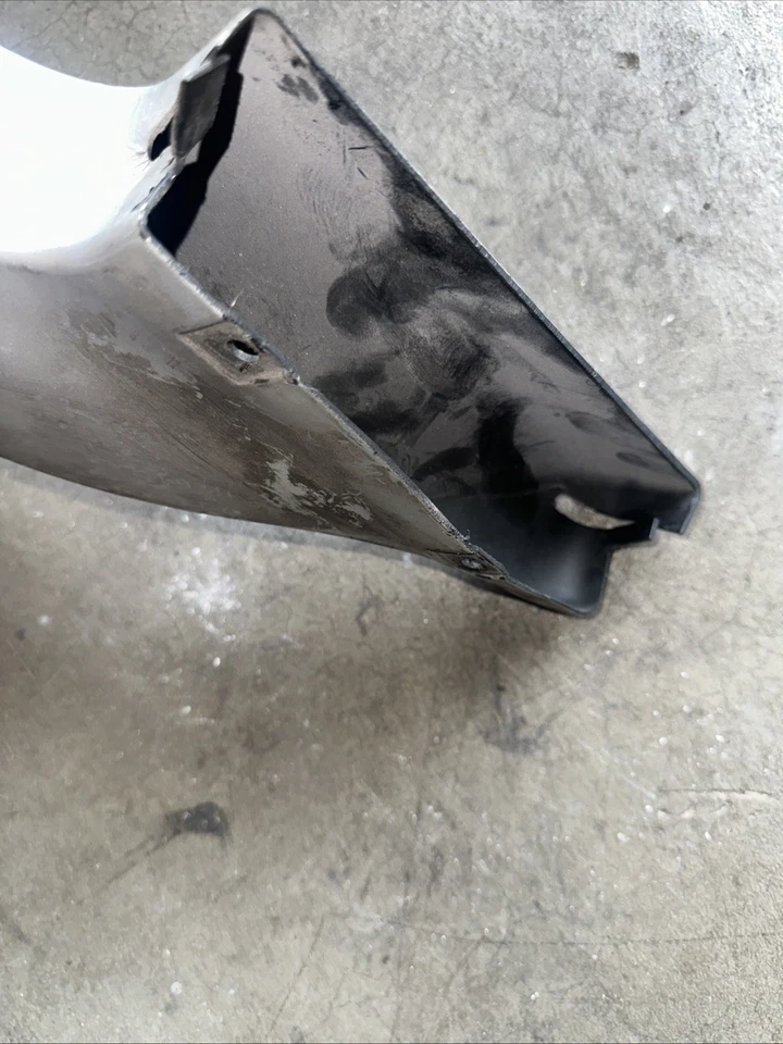 03-04 Audi RS6 Left Intake Airbox Duct 077129905 — 第 3/3 张图片
