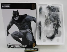 DC Collectibles Batman Black & White Statue Johnathan Matthews 8.85" Open Box