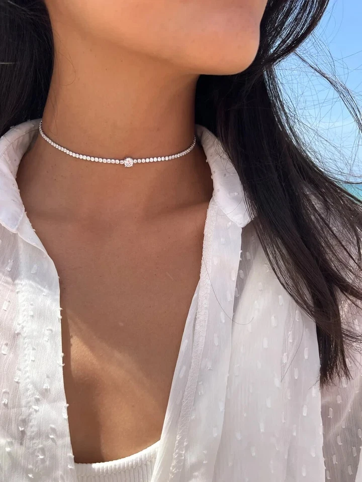 Gargantilla de tenis redonda de diamantes simulados de 7 quilates para mujer enchapada en oro blanco de 14 k Foto 4 de 4