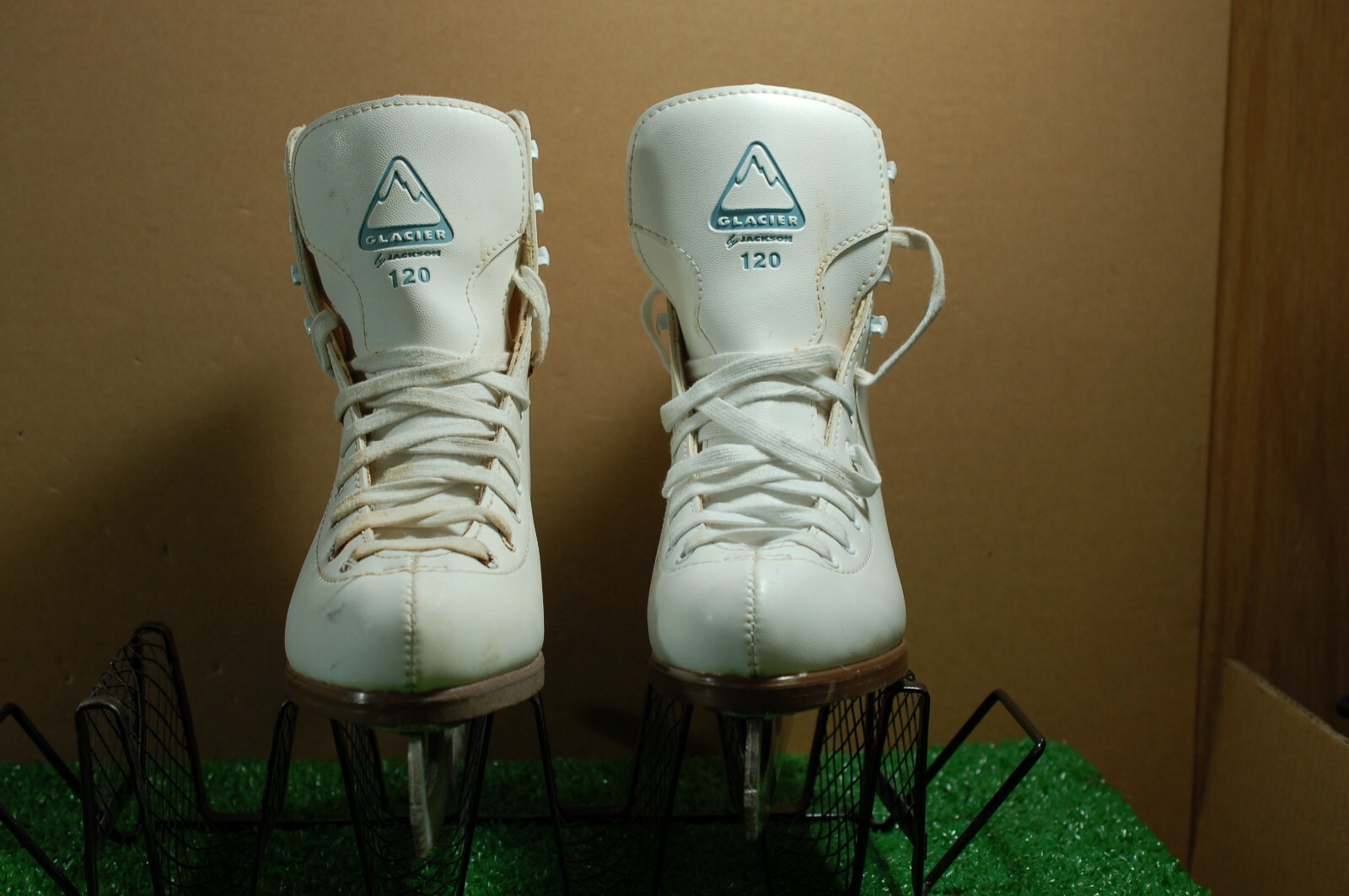 Jackson Glacier 120 skate size 4 womens figure ice skates V670 eBay