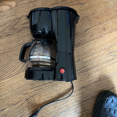 5-Cup Drip Coffee Maker W/ Removable Filter Basket - 第 3/5 張圖片