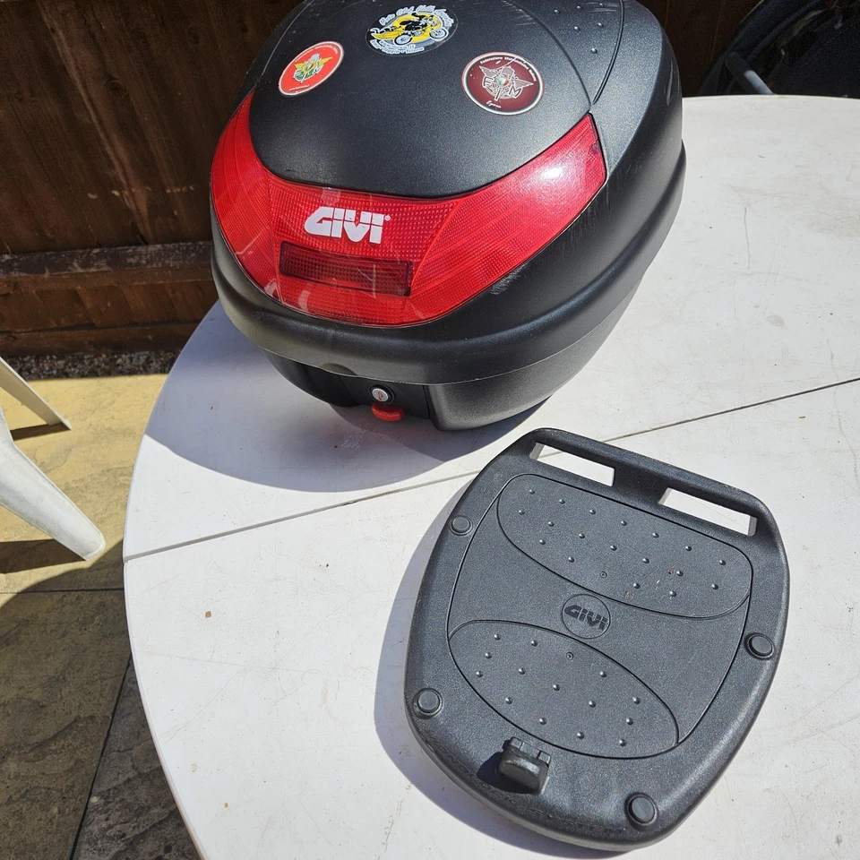 Triumph SPEED TWIN 900 2022 TOP BOX Givi - image 2 of 4