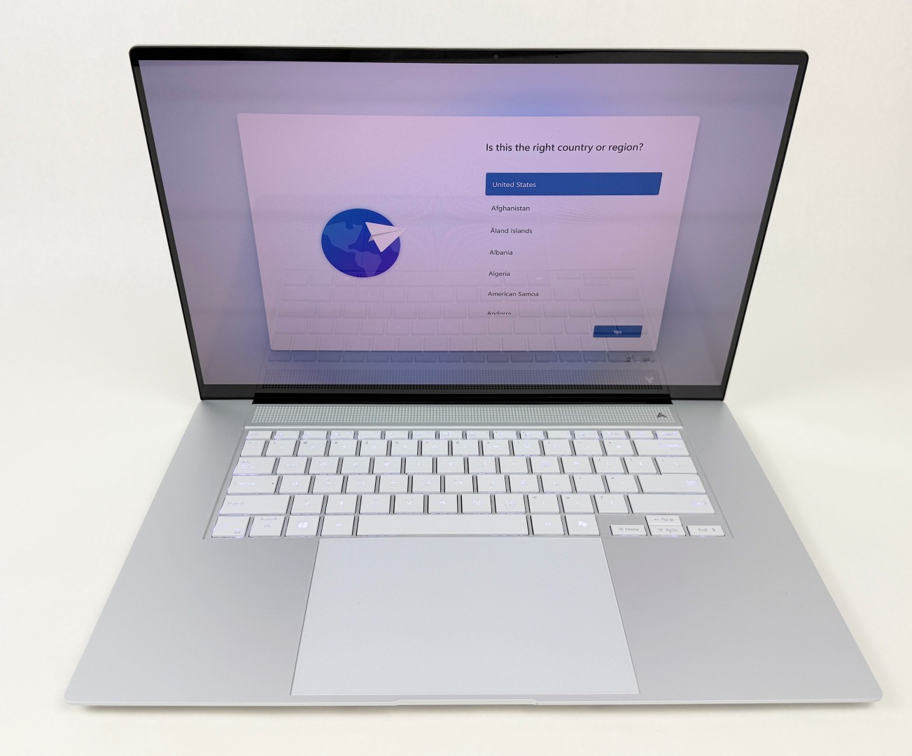 Laptop ASUS Zenbook S16 16" 3K OLED táctil Ryzen AI9 365 24GB 1TB SSD W11H, imagen 2