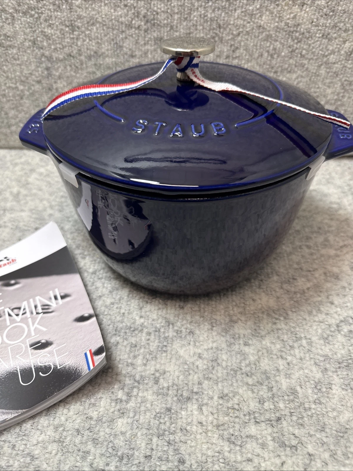 staub cast iron Colbolt Blue #20 Dutch Oven New
