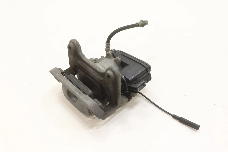 2019 - 2025 GMC SIERRA 1500 REAR LEFT SIDE DISC BRAKE CALIPER OEM 84805863 - Image 2 of 4