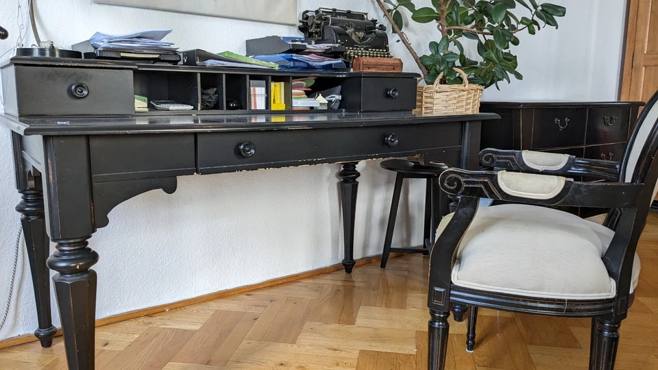 schwarzer Schreibtisch shabby chic