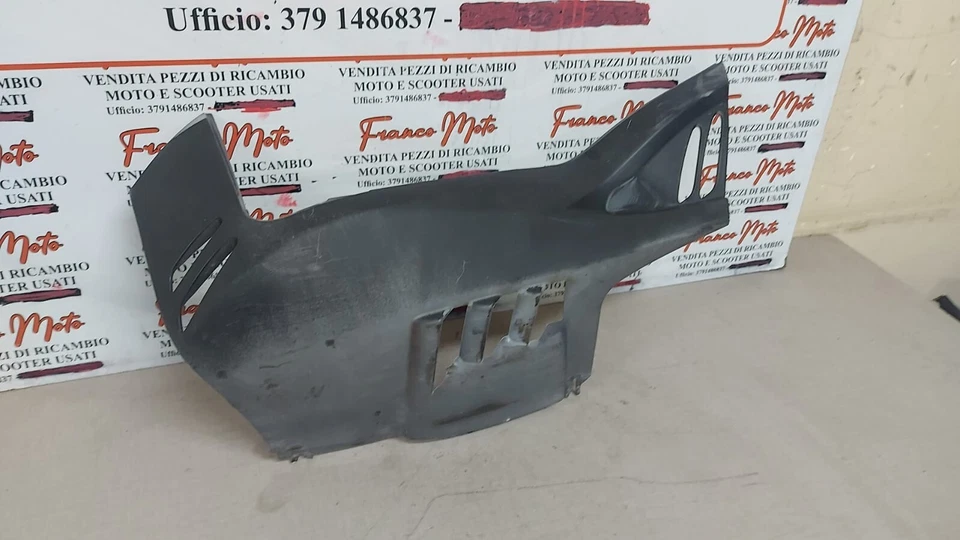 Sottopedana sinistra Aprilia sportcity 250 iE anno 2006 2008 Foto 2 de 4