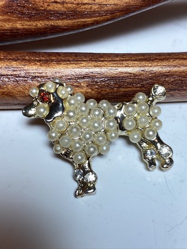 French Poodle Brooch Pin Rhinestone Pearls Dog Vintage TOO CUTE - Picture 5 of 5