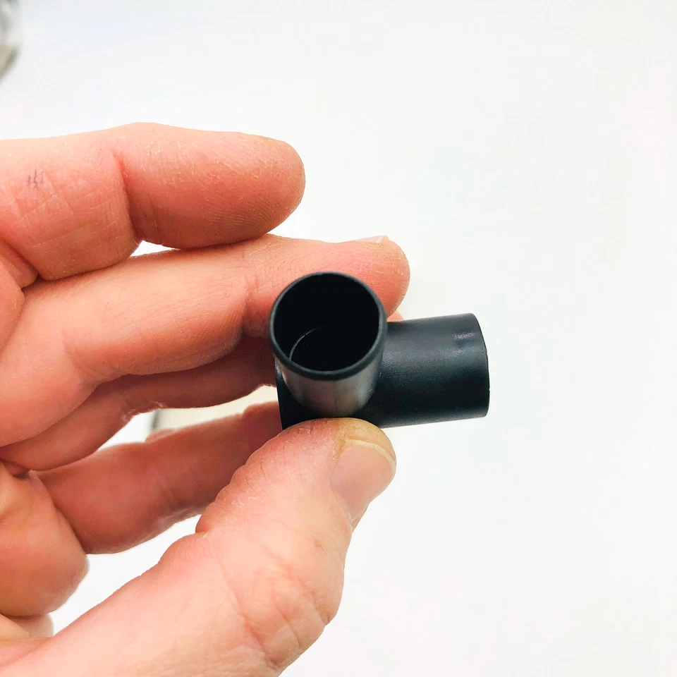 Mopar J5030051 Adapter for Engine Breather Hose OEM NOS 1981-86 Jeep CJ 7/8 Expo Foto 2 de 4