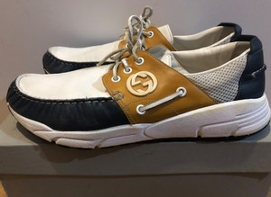 athletic boat shoes