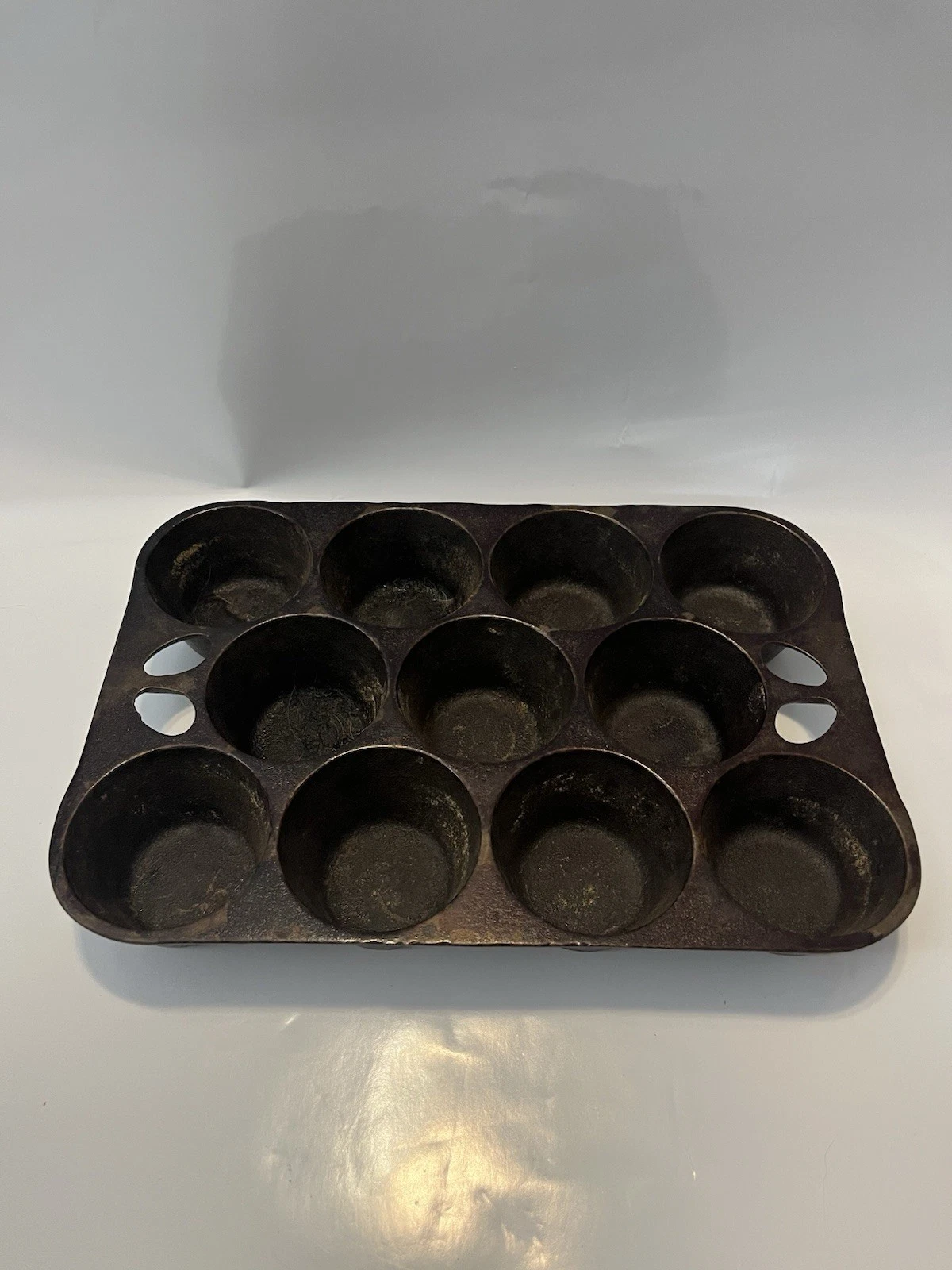 Vintage Wagner Ware Griswold 11 cup cast iron muffin/ popover baking pan USA