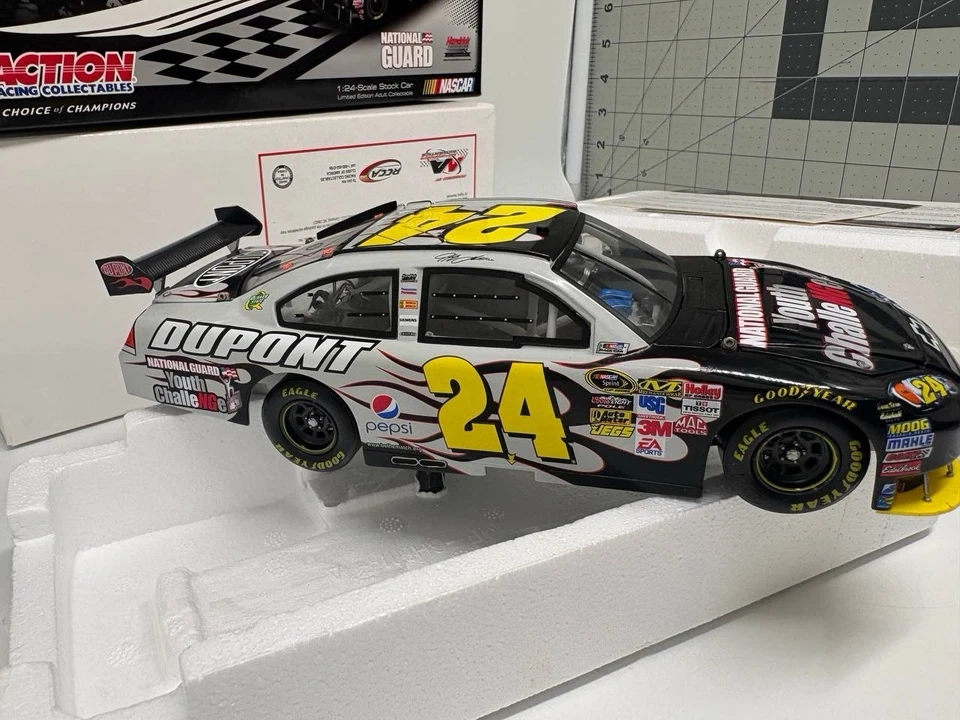 Jeff Gordon #24 Guardia Nacional Año del Suboficial 2009 Impala SS Foto 2 de 4
