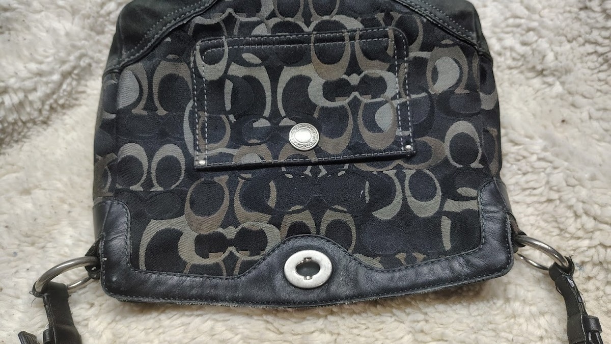 Vintage COACH 10142 Chelsea Hobo Black Optic Signature Turn-lock