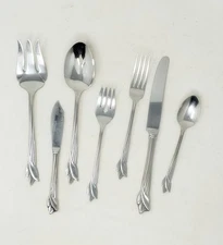 Oneida Leander Stainless Steel Glossy Flatware Heirloom Collection