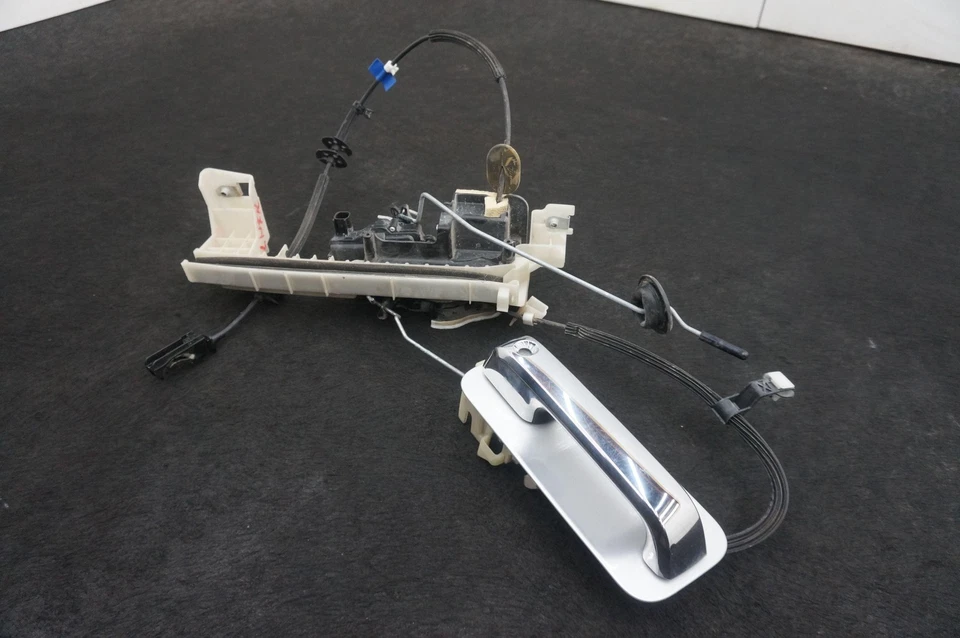 Pestillo de manija de puerta exterior delantero izquierdo JC3B2522401 Ford F350 Super Duty 2017-22 Foto 3 de 4