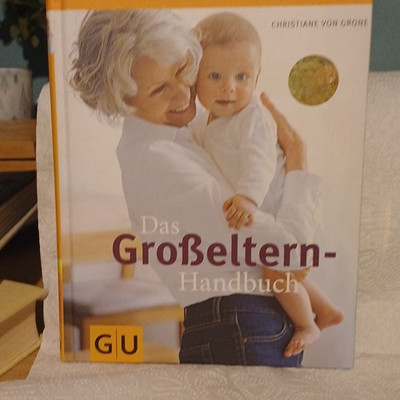 Oma/ Opa - Das Großeltern-Handbuch Hardcover Deutsch
