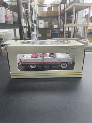 Signature Models Pink 1955 Packard Caribbean Convertible, 1:32 Scale, Die Cast - Picture 3 of 6
