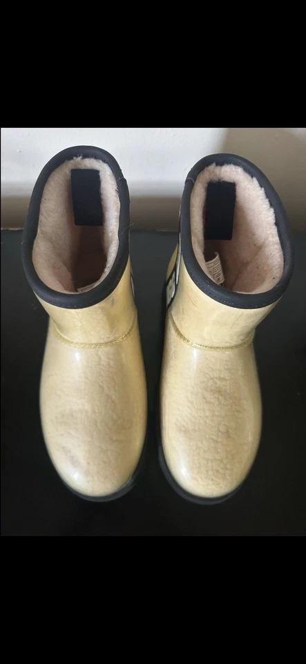 Mini plástico transparente impermeable Uggs Foto 3 de 4