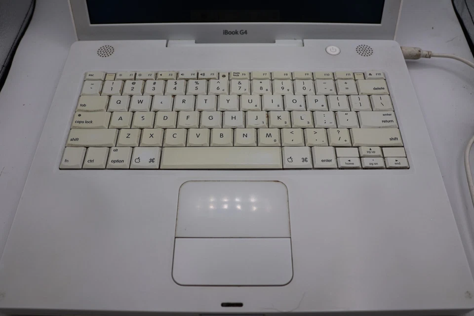 Macintosh iBook G4 1.26 GHz 14.1" LCD screen Mac OS 10.4.1 Model A1055- 768 MB - Image 3 of 4