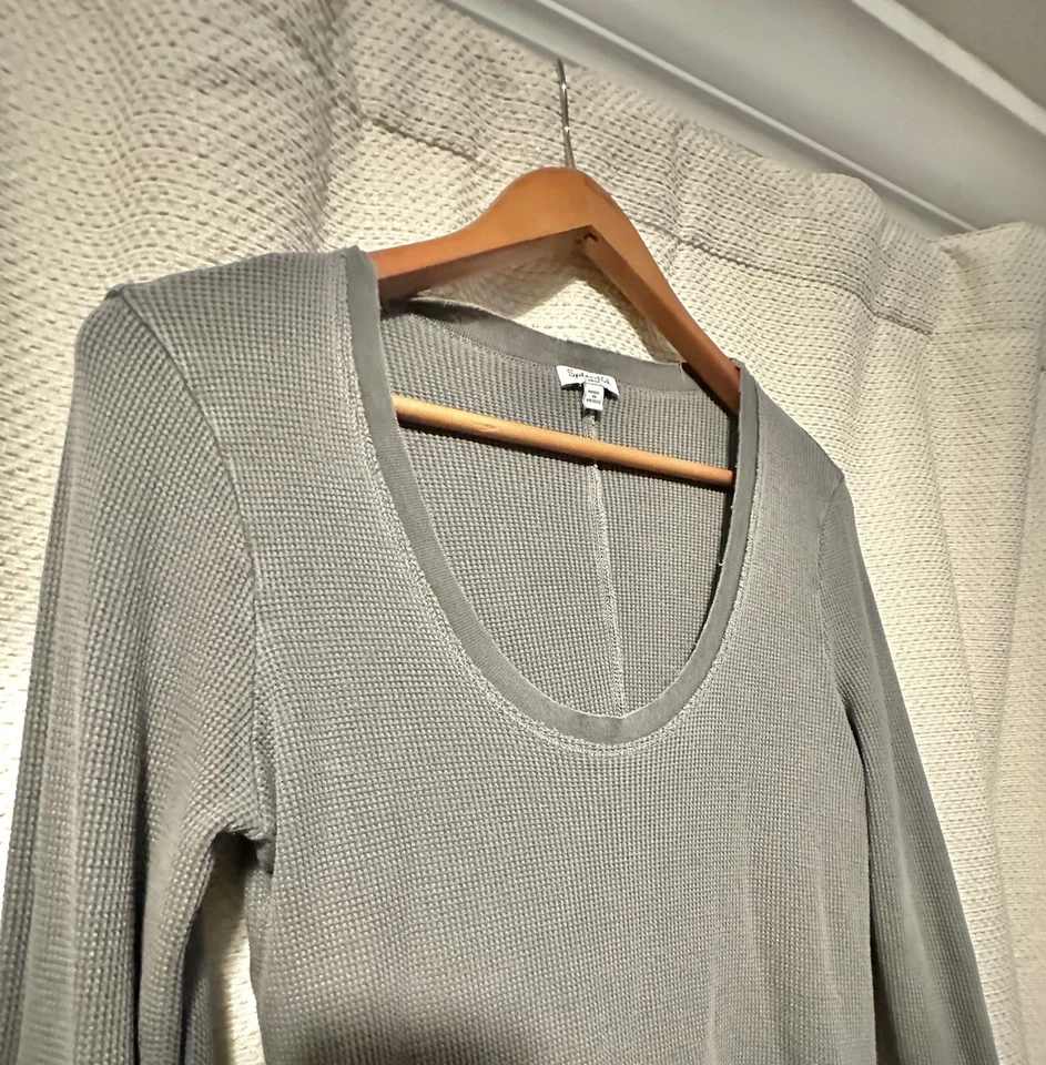 Camiseta interior Splendid Henley gris waffle para mujer talla grande Foto 2 de 4
