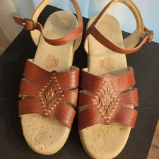 SAS Ladies Shoes Huaraches Size 9 1/2 Tripad Comfort Good Used Condition