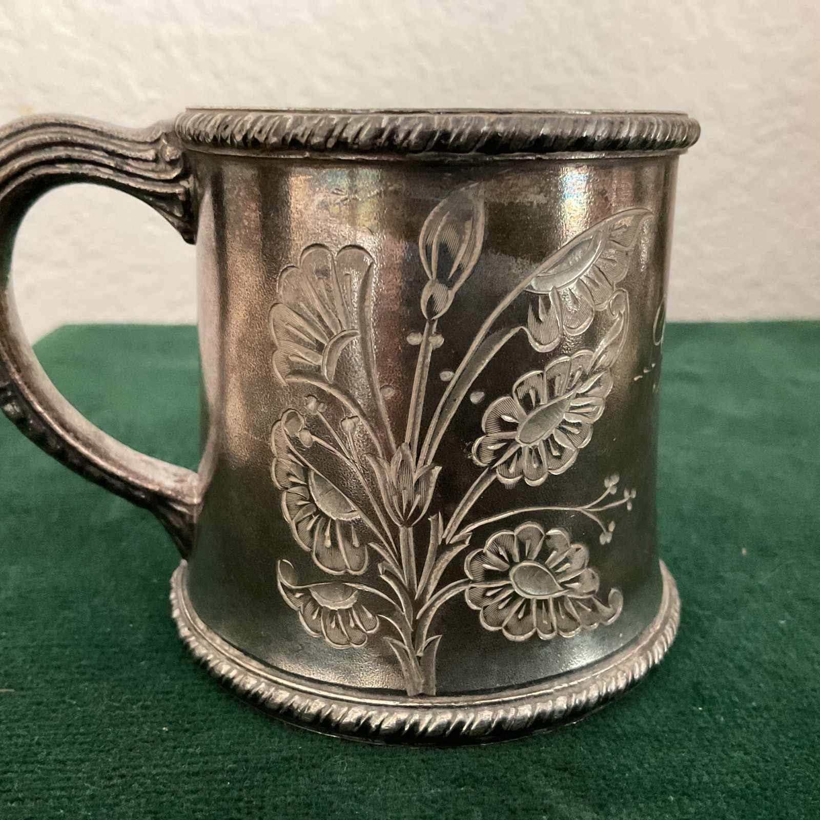 Antique Middletown Plate Co. Quadruple Plate Baby Cup 184 Hard White Metal