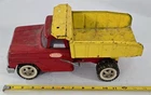 J-857 VINTAGE 1950/60'S PRESSED STEEL TONKA DUMP TRUCK - RED & YELLOW